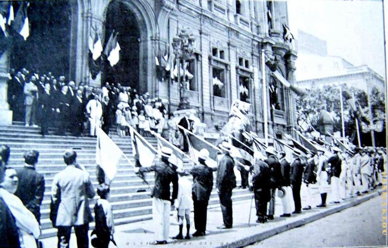 PA i- 53- Place d'armes animee.jpg